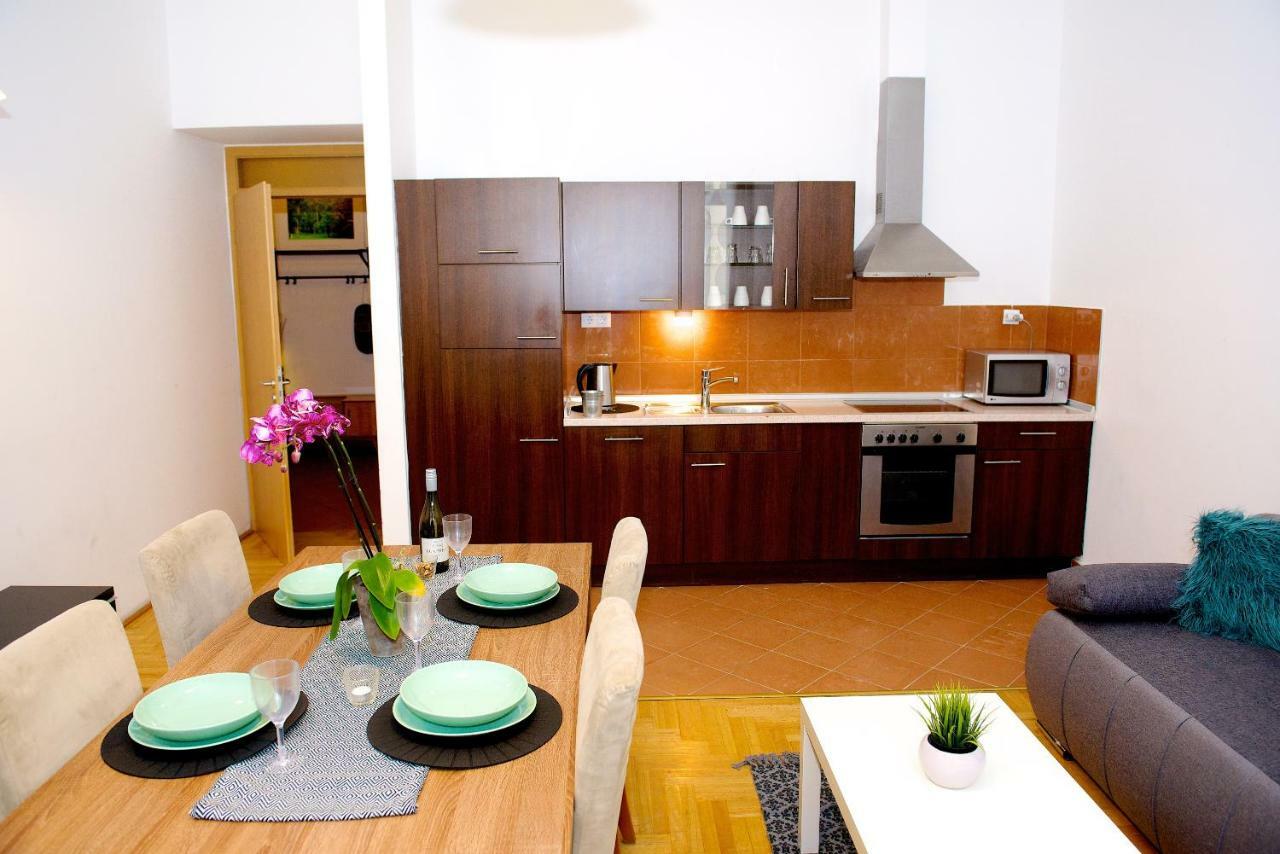 Gozsdu Court